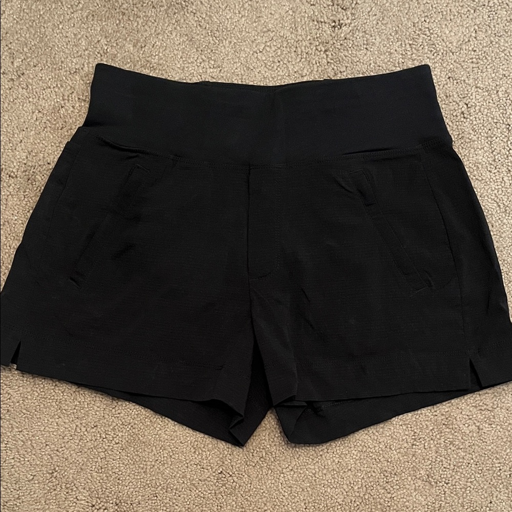 Athleta Women's Trekkie North Short in Black